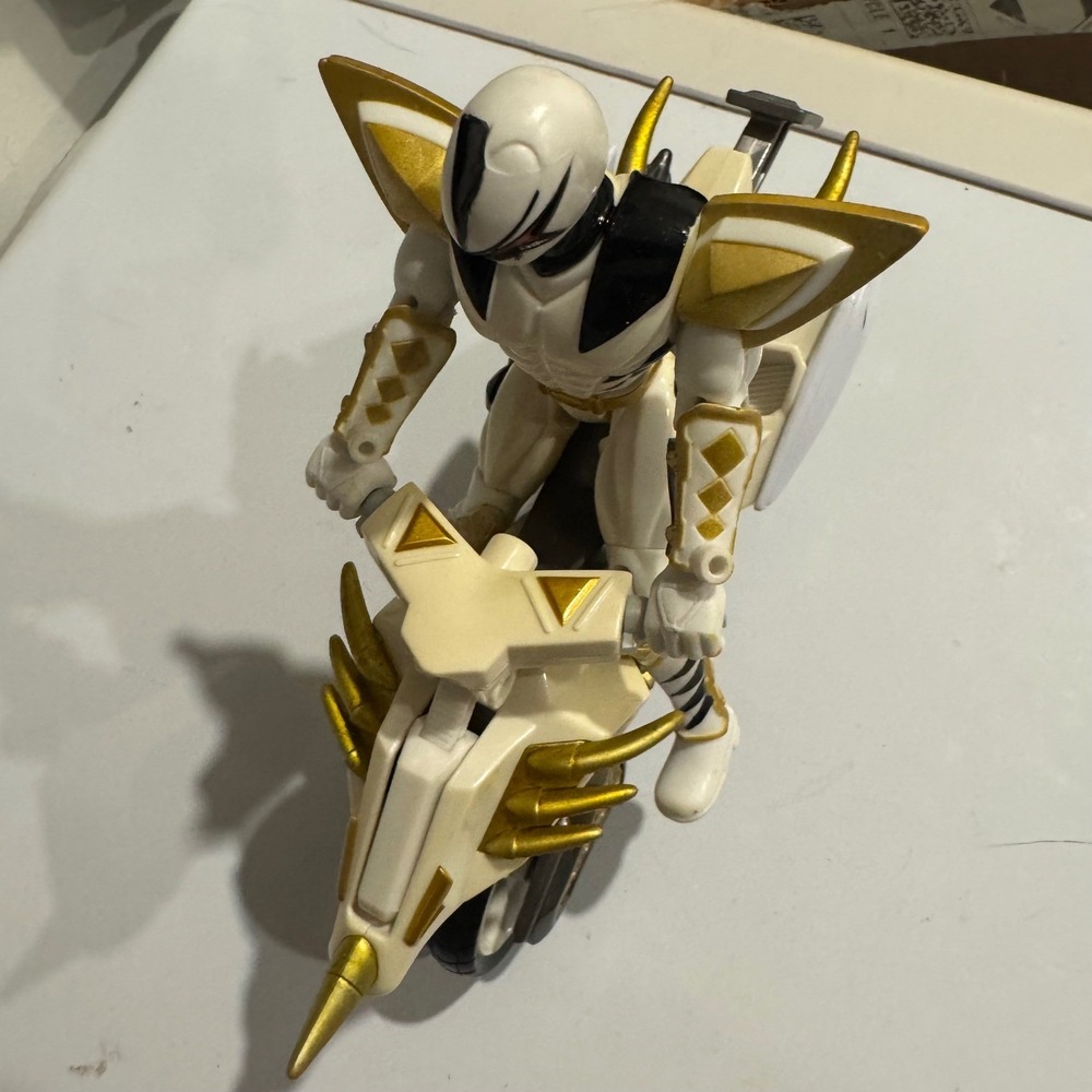 Power Rangers Samurai Gold Ranger and Red Ranger with Motorcycles Toy Set - Picture 7 of 16